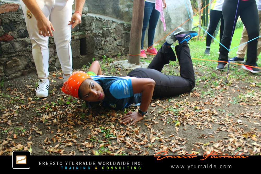 Puertas Afuera | Taller vivencial que impulsa el espíritu de equipo y la resiliencia colectiva