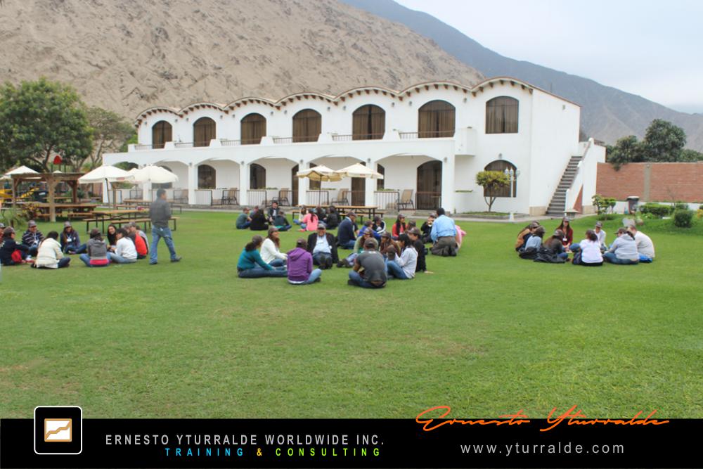 Puertas Afuera | Team Building Outdoor LATAM, El Caribe y USA Talleres de Cuerdas Bajas | Team Building Empresarial para el desarrollo de equipos de trabajo