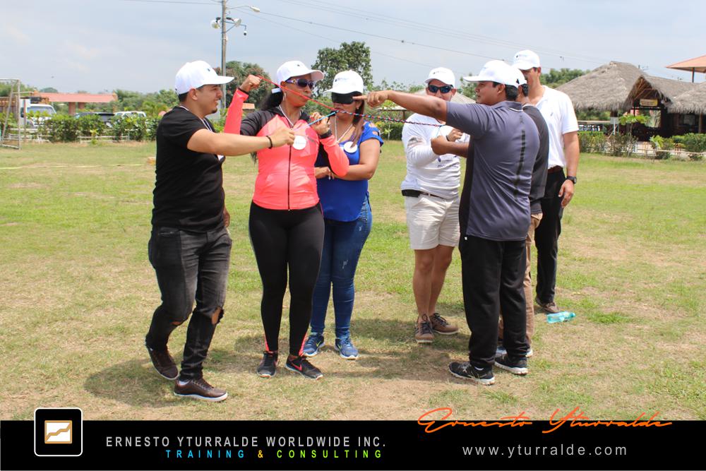 Puertas Afuera | Team Building Outdoor LATAM, El Caribe y USA Talleres de Cuerdas Bajas | Team Building Empresarial para el desarrollo de equipos de trabajo