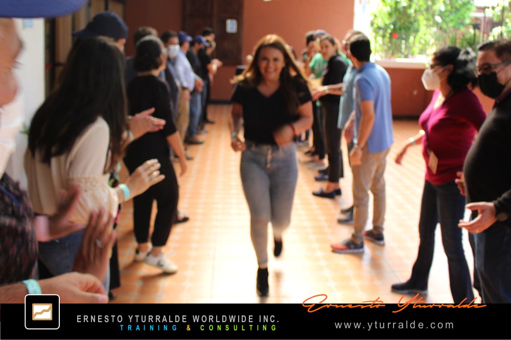 Puertas Afuera | Team Building Outdoor LATAM, El Caribe y USA Talleres de Cuerdas Bajas | Team Building Empresarial para el desarrollo de equipos de trabajo