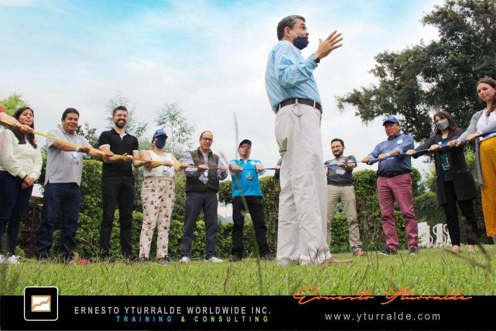 Puertas Afuera | Team Building Outdoor LATAM, El Caribe y USA Talleres de Cuerdas Bajas | Team Building Empresarial para el desarrollo de equipos de trabajo
