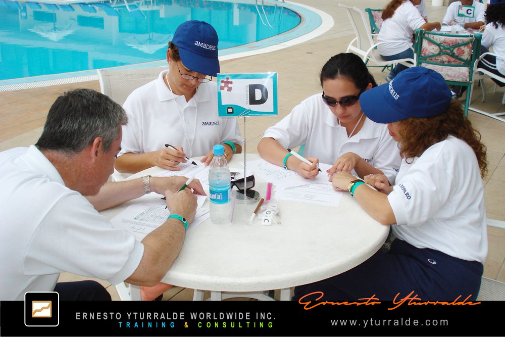 Puertas Afuera | Team Building Outdoor LATAM, El Caribe y USA Talleres de Cuerdas Bajas | Team Building Empresarial para el desarrollo de equipos de trabajo
