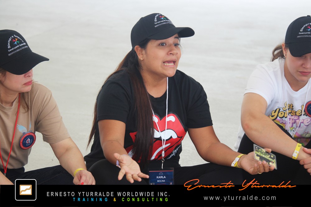 Puertas Afuera | Team Building Outdoor LATAM, El Caribe y USA Talleres de Cuerdas Bajas | Team Building Empresarial para el desarrollo de equipos de trabajo