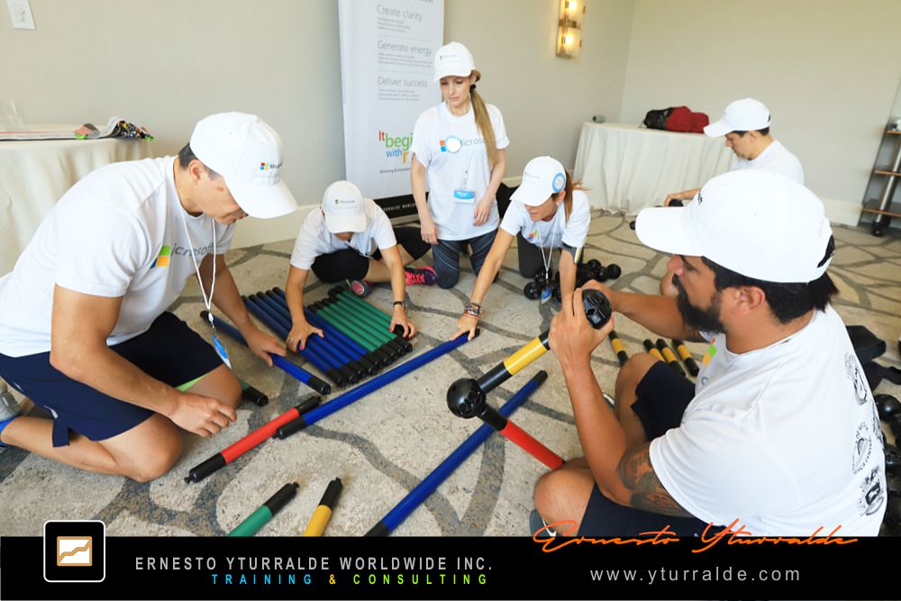 Puertas Afuera | Team Building Outdoor LATAM, El Caribe y USA Talleres de Cuerdas Bajas | Team Building Empresarial para el desarrollo de equipos de trabajo