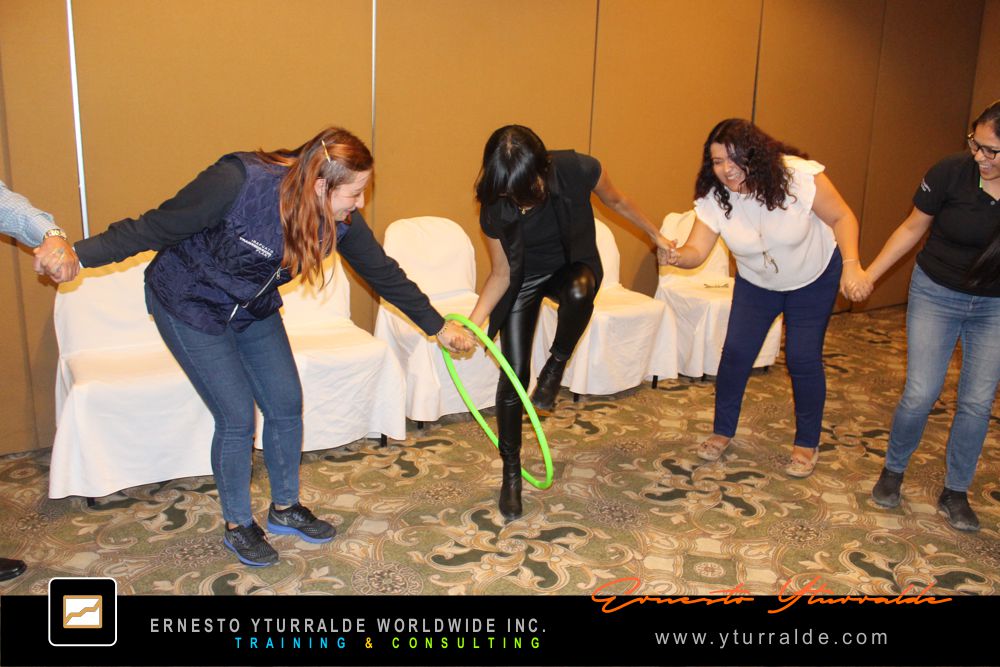 Puertas Afuera | Team Building Outdoor LATAM, El Caribe y USA Talleres de Cuerdas Bajas | Team Building Empresarial para el desarrollo de equipos de trabajo